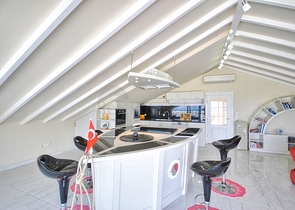 فيلا رائعة منفصلة للبيع مطلة على البحر في أنطاليا - كيمير