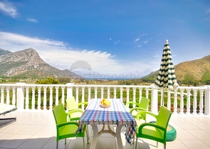 فيلا رائعة منفصلة للبيع مطلة على البحر في أنطاليا - كيمير