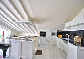 فيلا رائعة منفصلة للبيع مطلة على البحر في أنطاليا - كيمير