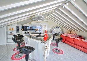 فيلا رائعة منفصلة للبيع مطلة على البحر في أنطاليا - كيمير