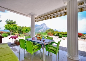 فيلا رائعة منفصلة للبيع مطلة على البحر في أنطاليا - كيمير