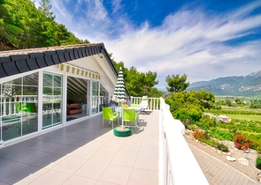 فيلا رائعة منفصلة للبيع مطلة على البحر في أنطاليا - كيمير