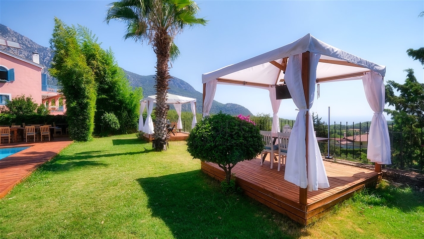 فيلا فاخرة مع مسبح خاص وإطلالات على البحر