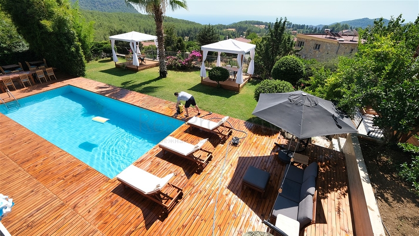 فيلا فاخرة مع مسبح خاص وإطلالات على البحر