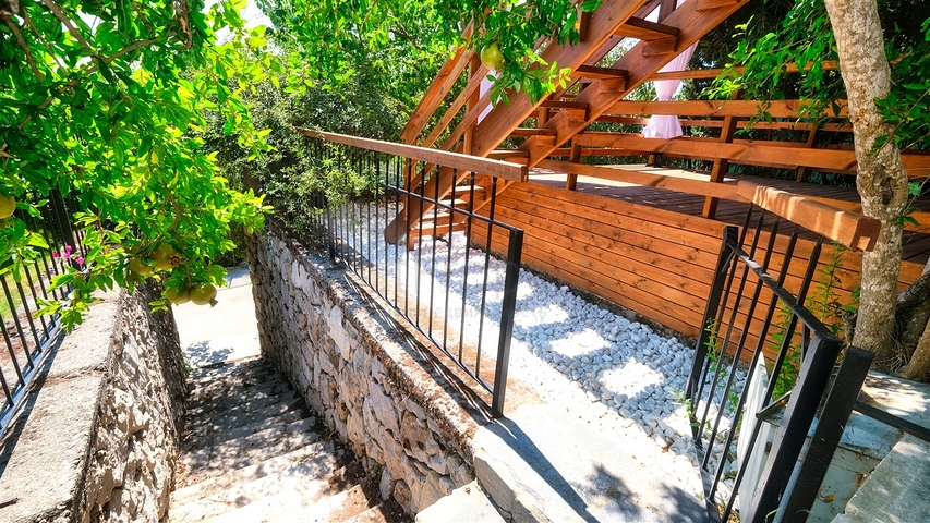 فيلا فاخرة مع مسبح خاص وإطلالات على البحر