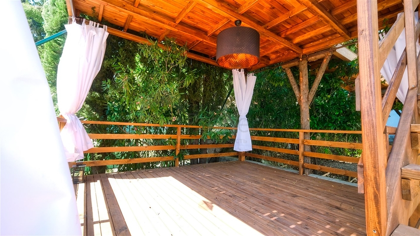 فيلا فاخرة مع مسبح خاص وإطلالات على البحر