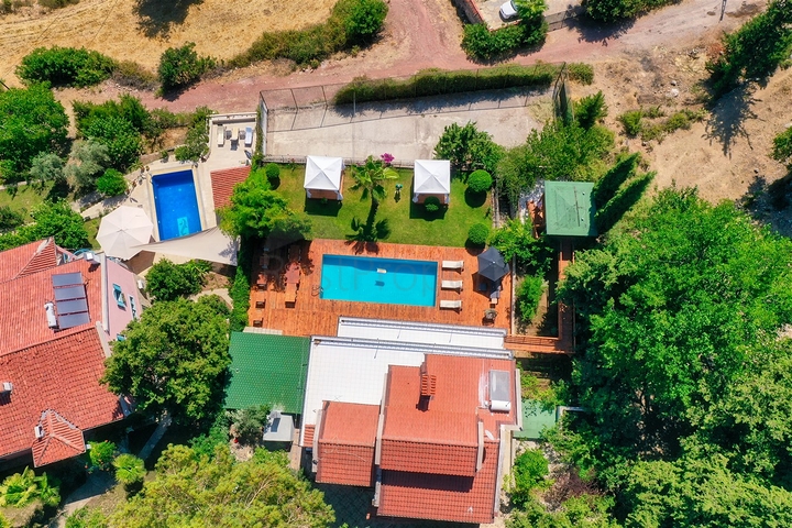 فيلا فاخرة مع مسبح خاص وإطلالات على البحر