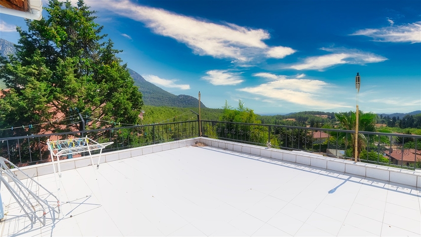 فيلا فاخرة مع مسبح خاص وإطلالات على البحر