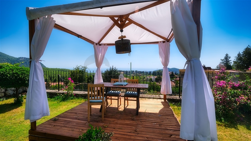 فيلا فاخرة مع مسبح خاص وإطلالات على البحر