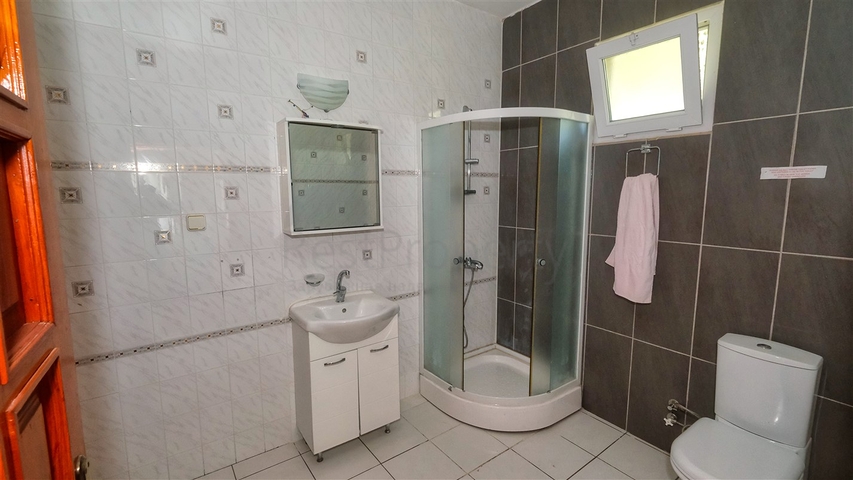 فيلا فاخرة مع مسبح خاص وإطلالات على البحر