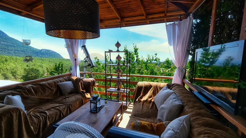 فيلا فاخرة مع مسبح خاص وإطلالات على البحر