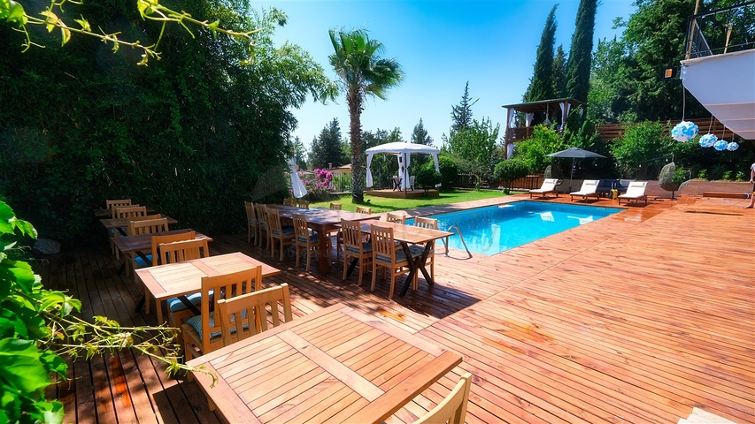 فيلا فاخرة مع مسبح خاص وإطلالات على البحر