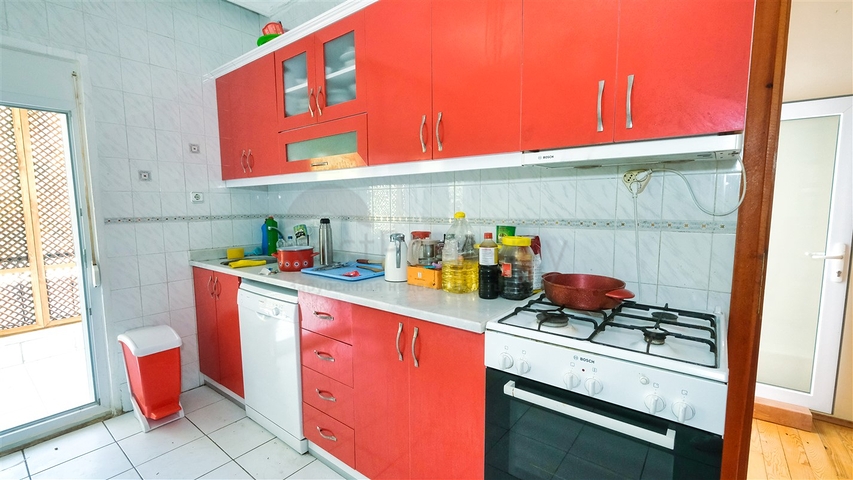 فيلا فاخرة مع مسبح خاص وإطلالات على البحر