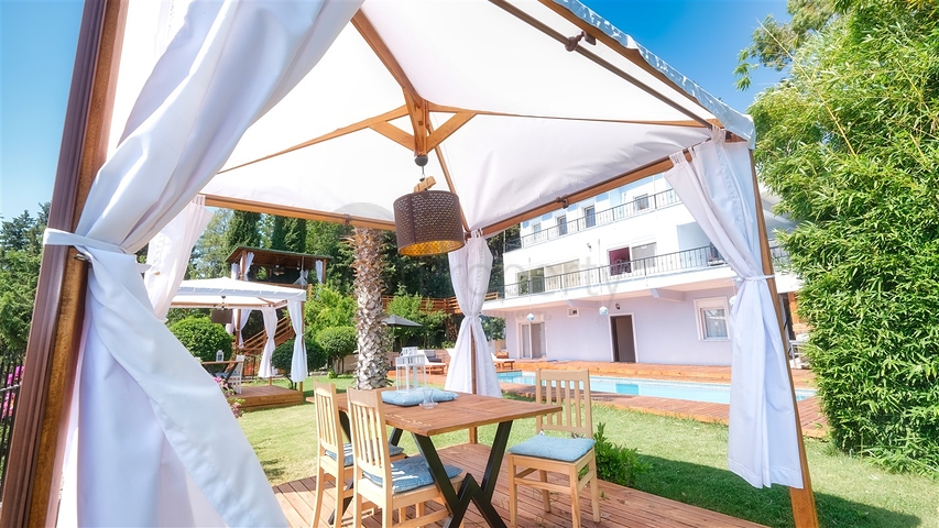 فيلا فاخرة مع مسبح خاص وإطلالات على البحر