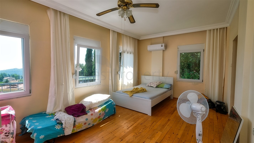 فيلا فاخرة مع مسبح خاص وإطلالات على البحر