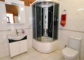 فيلا فاخرة مع مسبح خاص وإطلالات على البحر