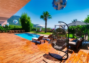 فيلا فاخرة مع مسبح خاص وإطلالات على البحر