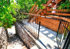 فيلا فاخرة مع مسبح خاص وإطلالات على البحر