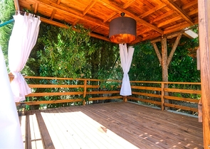 فيلا فاخرة مع مسبح خاص وإطلالات على البحر