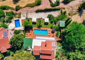 فيلا فاخرة مع مسبح خاص وإطلالات على البحر