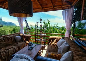 فيلا فاخرة مع مسبح خاص وإطلالات على البحر