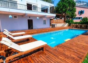 فيلا فاخرة مع مسبح خاص وإطلالات على البحر