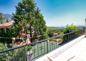 فيلا فاخرة مع مسبح خاص وإطلالات على البحر