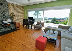 فيلا فاخرة مع مسبح خاص وإطلالات على البحر