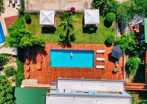 فيلا فاخرة مع مسبح خاص وإطلالات على البحر