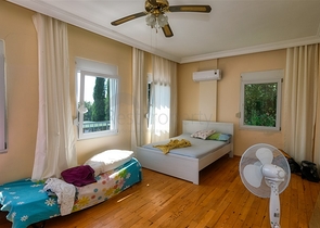 فيلا فاخرة مع مسبح خاص وإطلالات على البحر