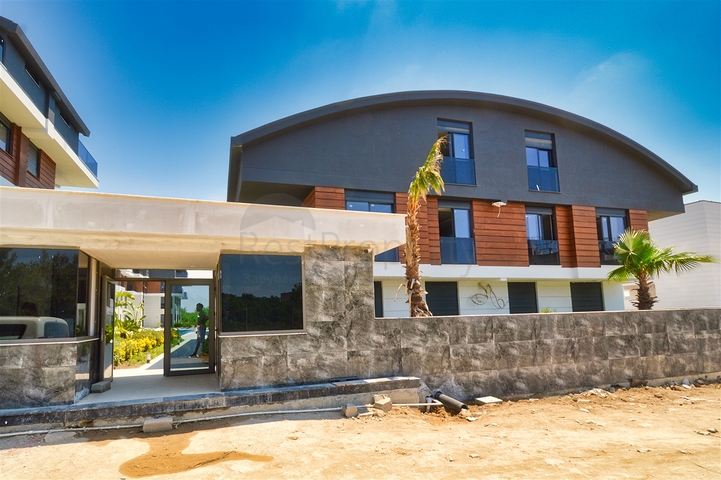 مجمع سكني جديد ببنية تحتية غنية في منطقة لارا