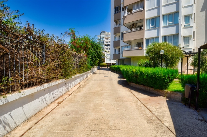 شقة فسيحة 3 + 1 في لارا أنطاليا مطلة على البحر