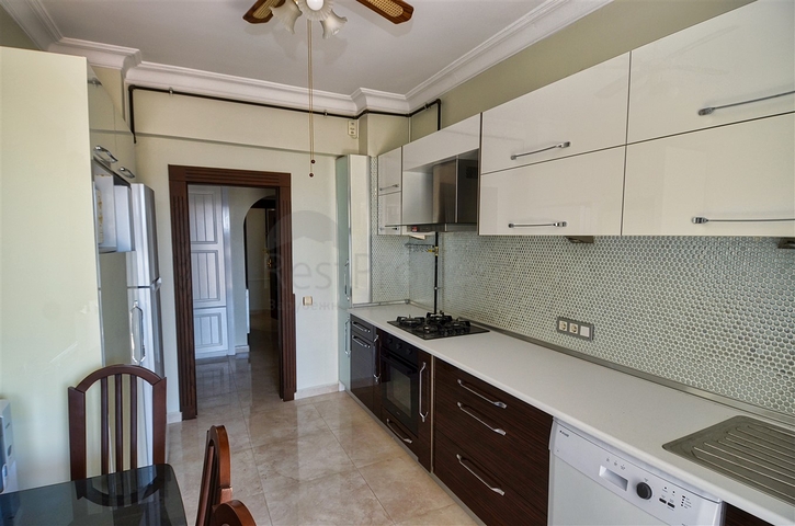 شقة فسيحة 3 + 1 في لارا أنطاليا مطلة على البحر