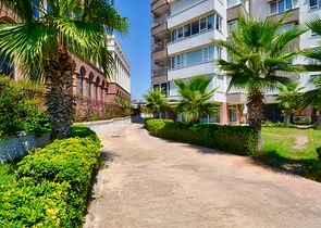 شقة فسيحة 3 + 1 في لارا أنطاليا مطلة على البحر