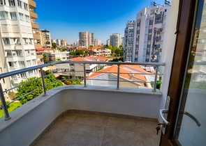 شقة فسيحة 3 + 1 في لارا أنطاليا مطلة على البحر