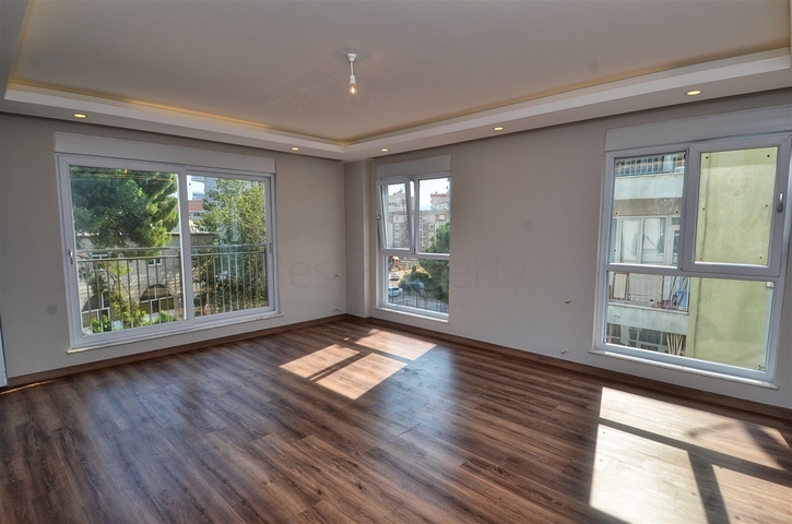 شقة واسعة 3 + 1 في مراد باشا أنطاليا