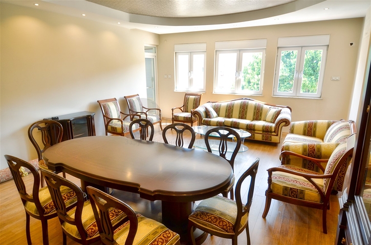 شقة واسعة 3 + 1 في مراد باشا أنطاليا