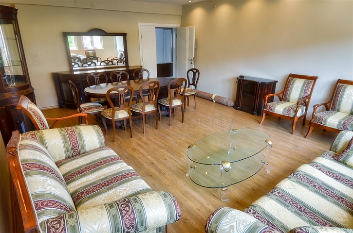 شقة واسعة 3 + 1 في مراد باشا أنطاليا