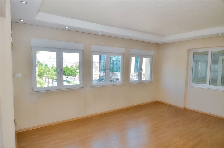 شقة واسعة 3 + 1 في مراد باشا أنطاليا