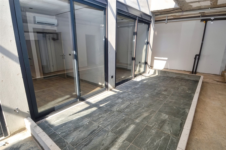 شقق جديدة 1 + 1 و 2 + 1 من المطور في منطقة لارا