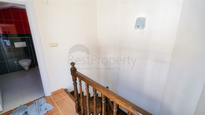 فيلا فاخرة 5 + 1 في كونيالتي