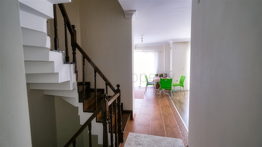 فيلا فاخرة 5 + 1 في كونيالتي