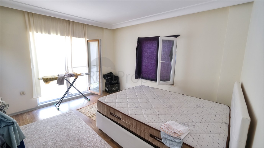 فيلا فاخرة 5 + 1 في كونيالتي