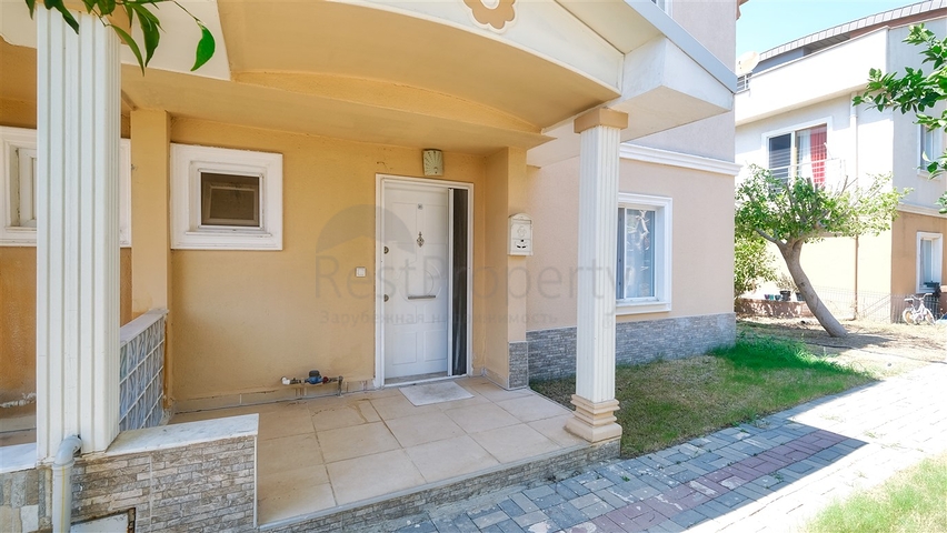 فيلا فاخرة 5 + 1 في كونيالتي