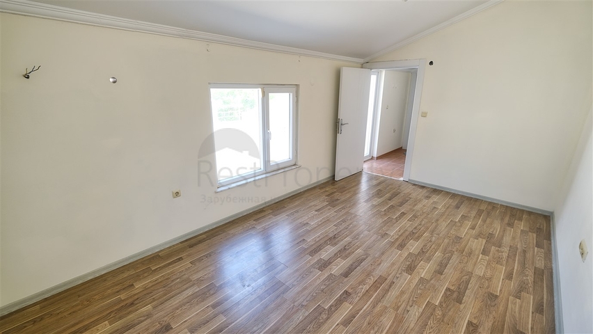 فيلا فاخرة 5 + 1 في كونيالتي