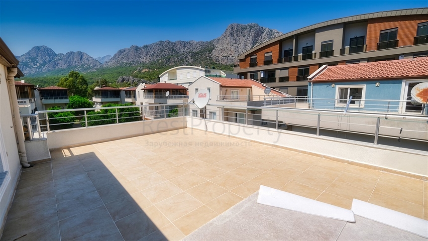 فيلا فاخرة 5 + 1 في كونيالتي