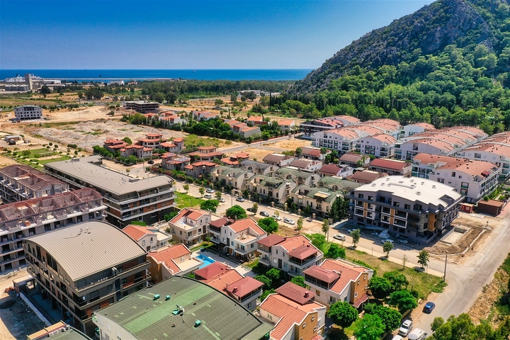 فيلا فاخرة 5 + 1 في كونيالتي