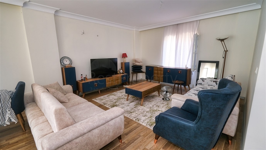 فيلا فاخرة 5 + 1 في كونيالتي