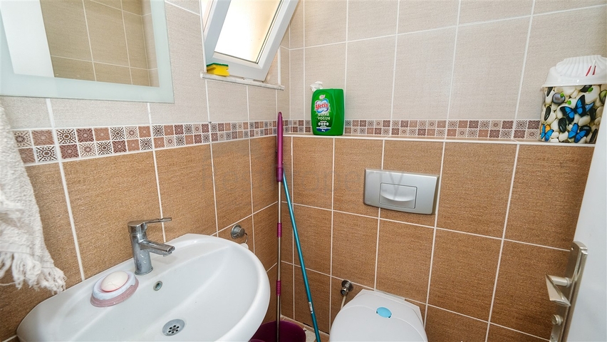 فيلا فاخرة 5 + 1 في كونيالتي