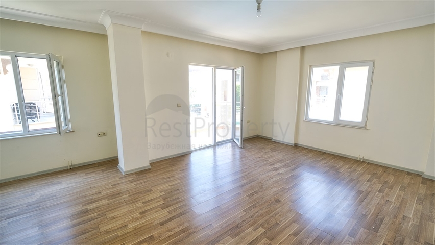 فيلا فاخرة 5 + 1 في كونيالتي